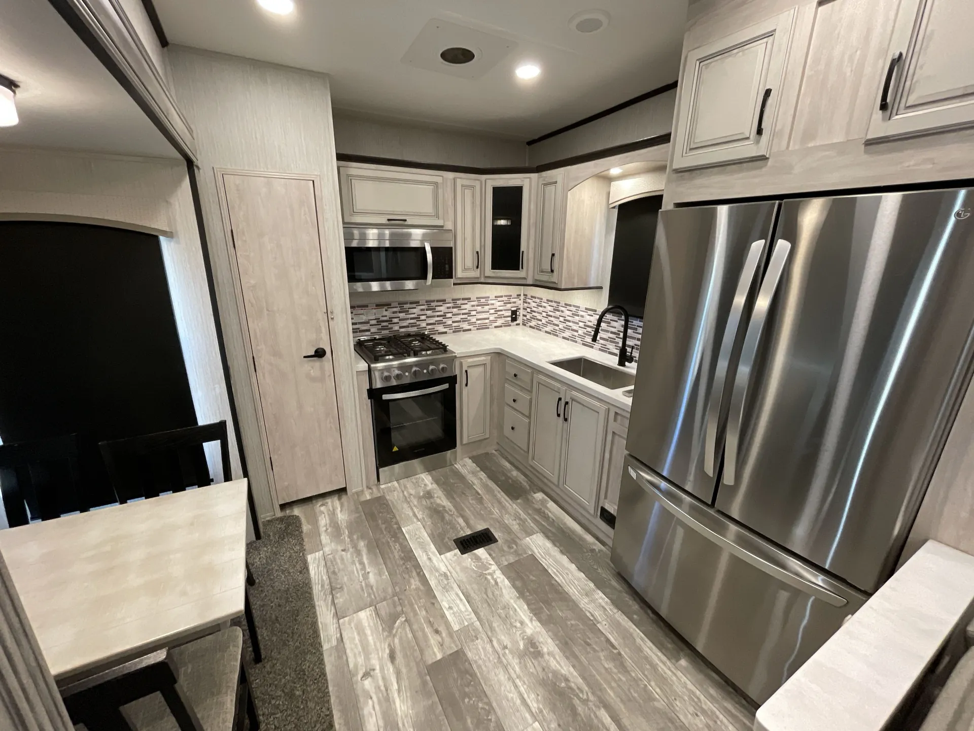 2022 Forest River Sandpiper Luxury 39BARK - Photo 4