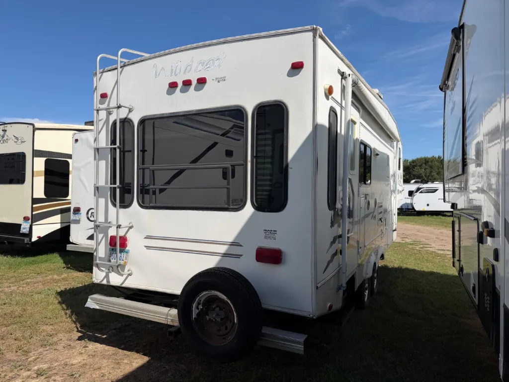 2005 Forest River Wildcat 27RL, Photos photo 4