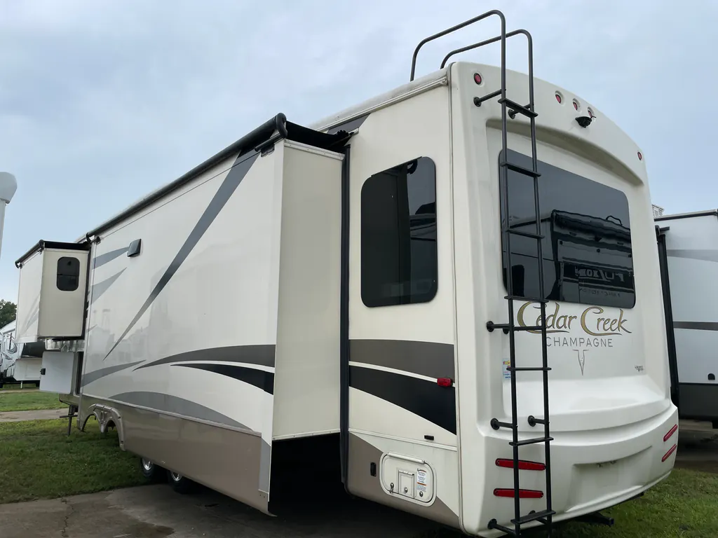 2018 Forest River Cedar Creek Champagne Edition 38EL, Photos photo 5