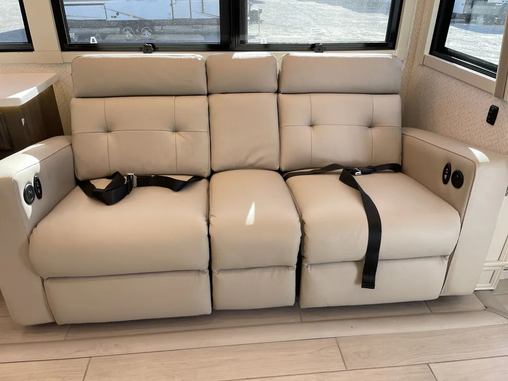 2026 Entegra Coach Aspire 44D, Photos photo 15