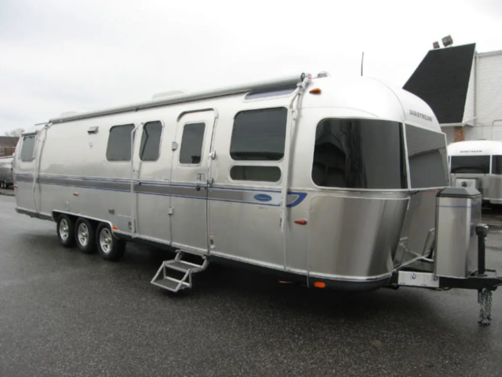 2007 Airstream Classic 34 (Bar & Lounge) - Main photo