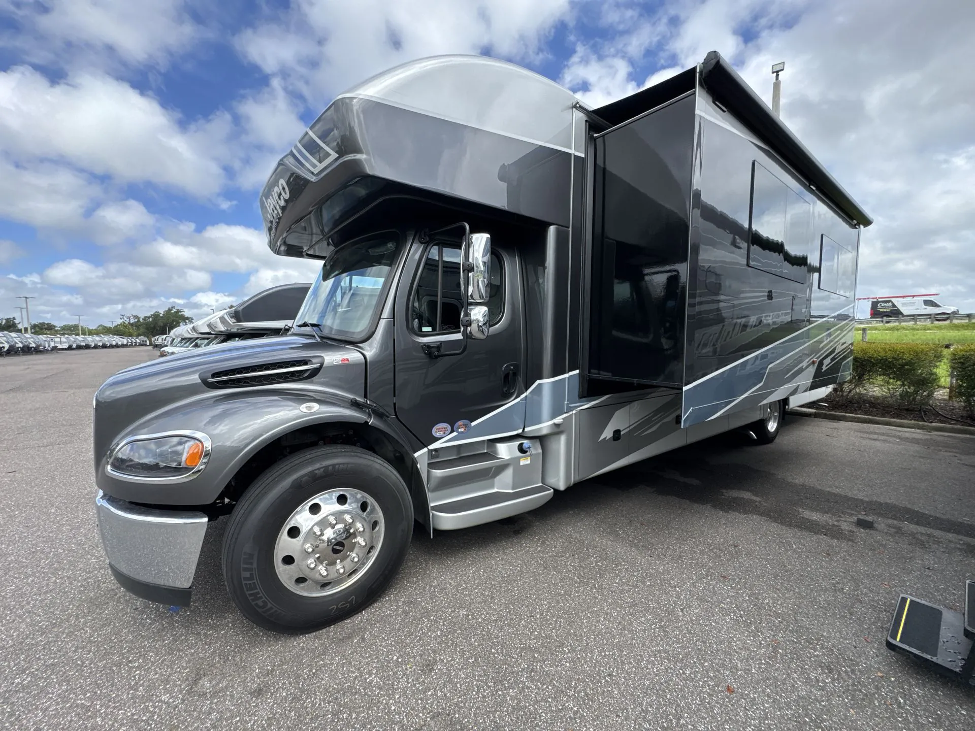 2027 Jayco Seneca 37K - Photo 3
