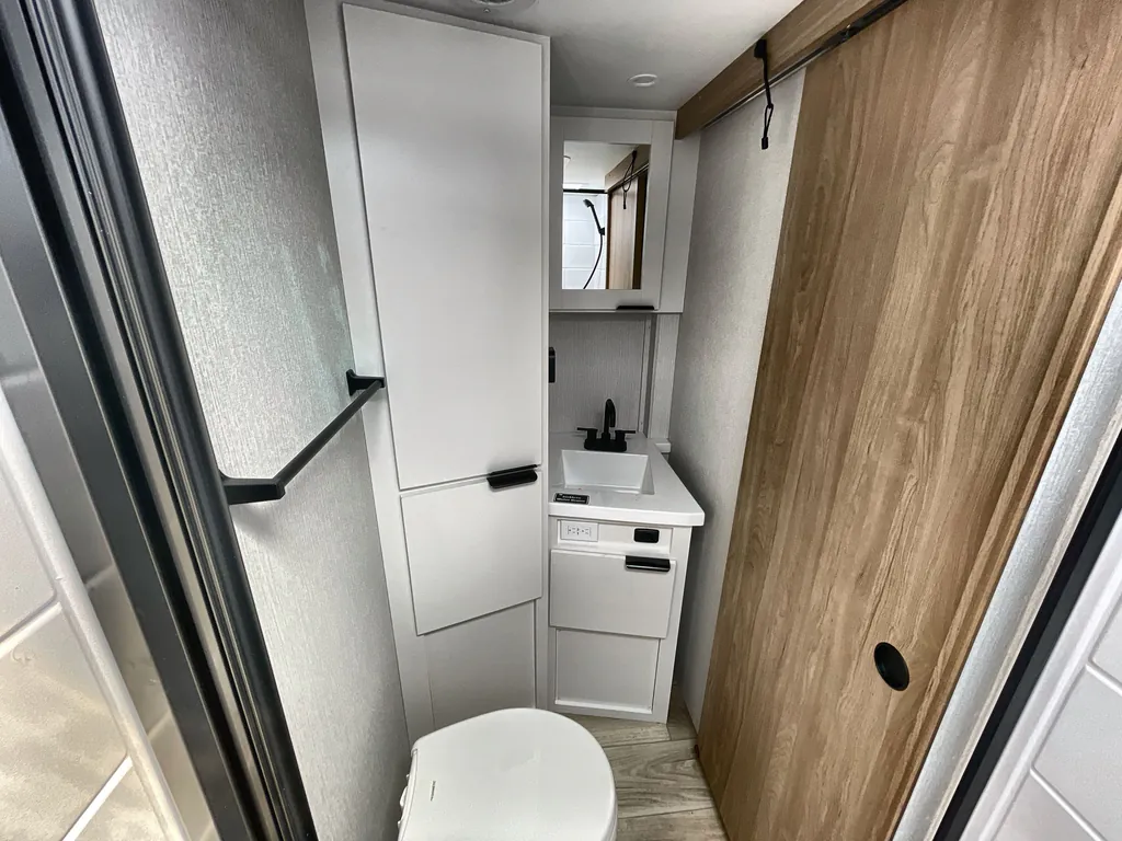 2027 Winnebago Micro Minnie 2108DS, Photos photo 17