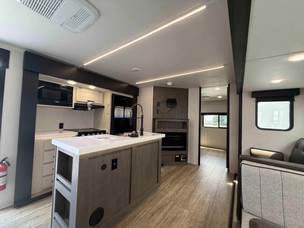 2026 Forest River Cherokee Alpha Wolf 33BH, Photos photo 22