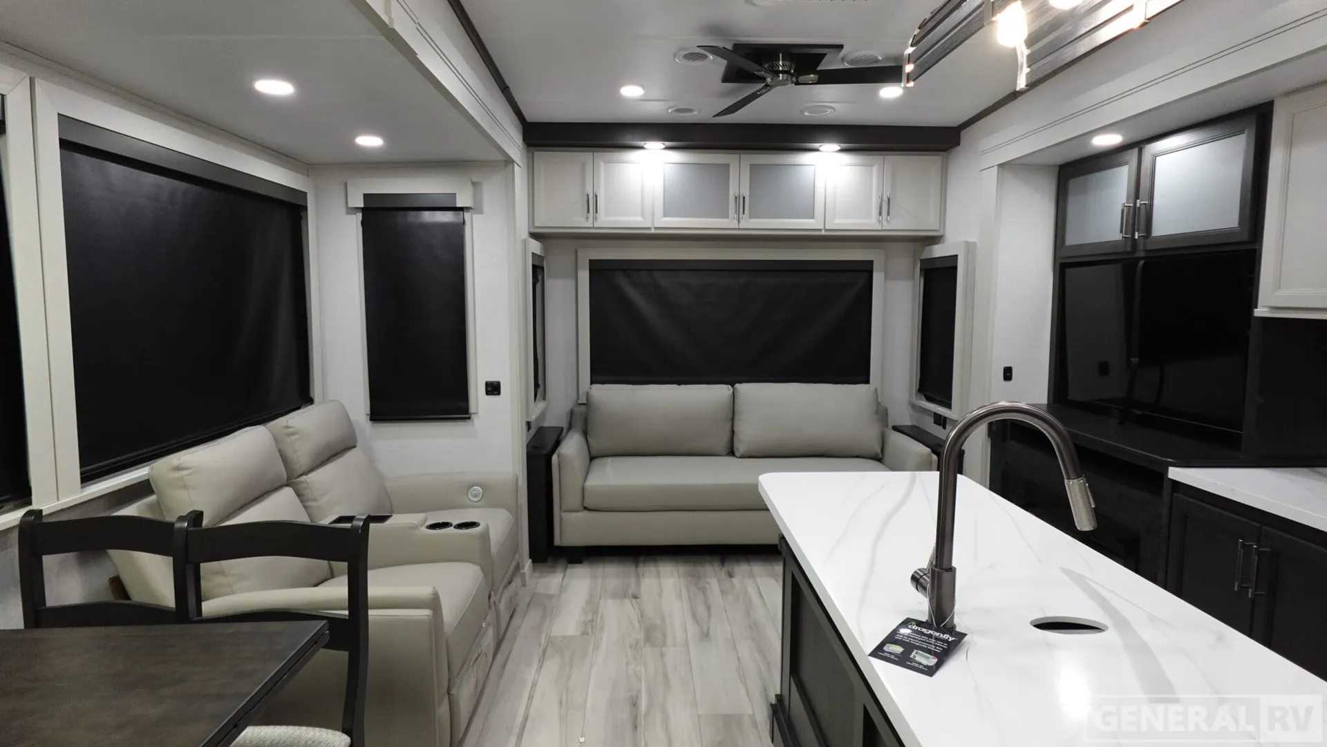 2025 Keystone RV Alpine 3011CK - Photo 3
