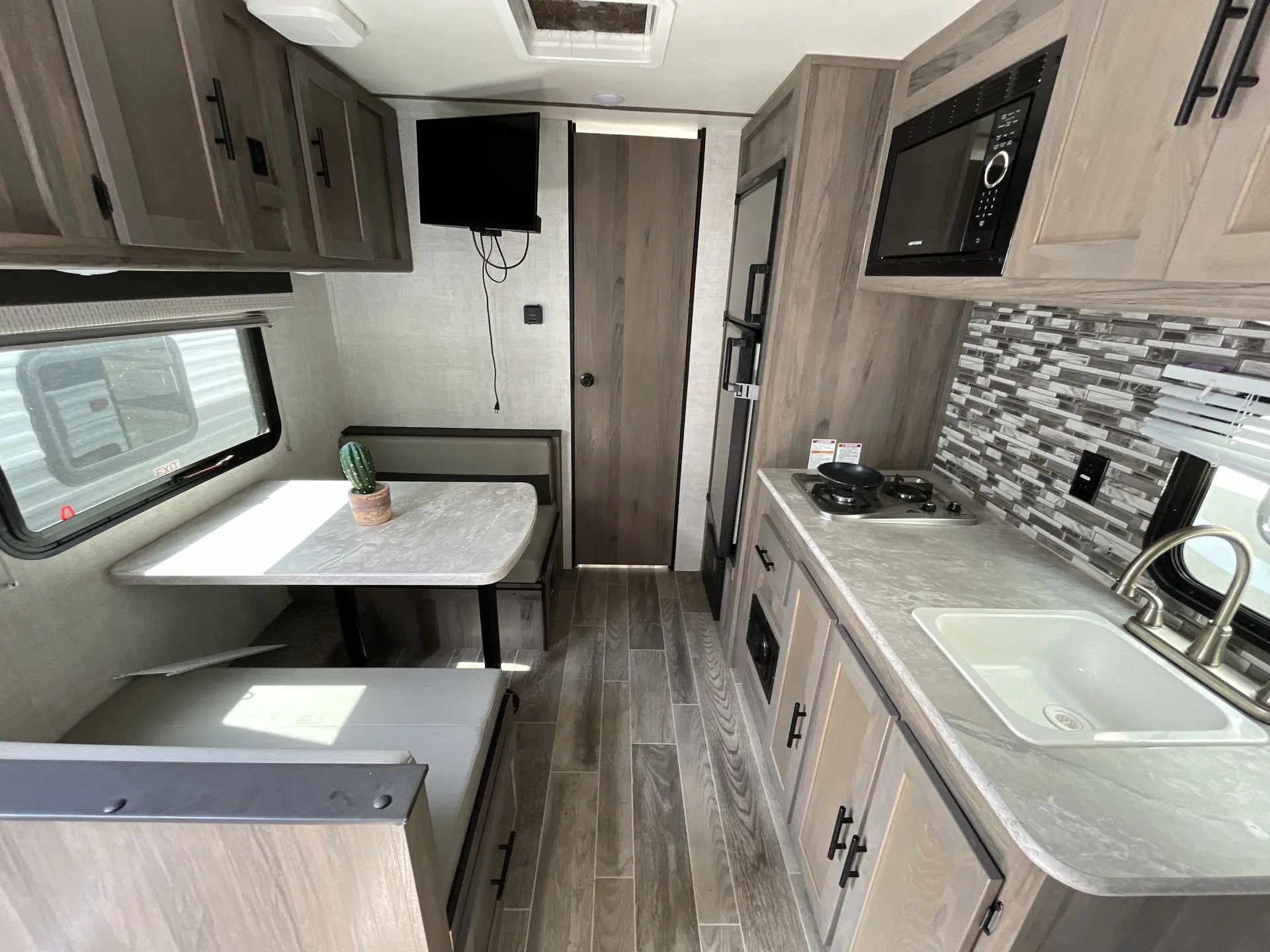 2021 Gulf Stream Ameri-Lite 189DD — living area main
