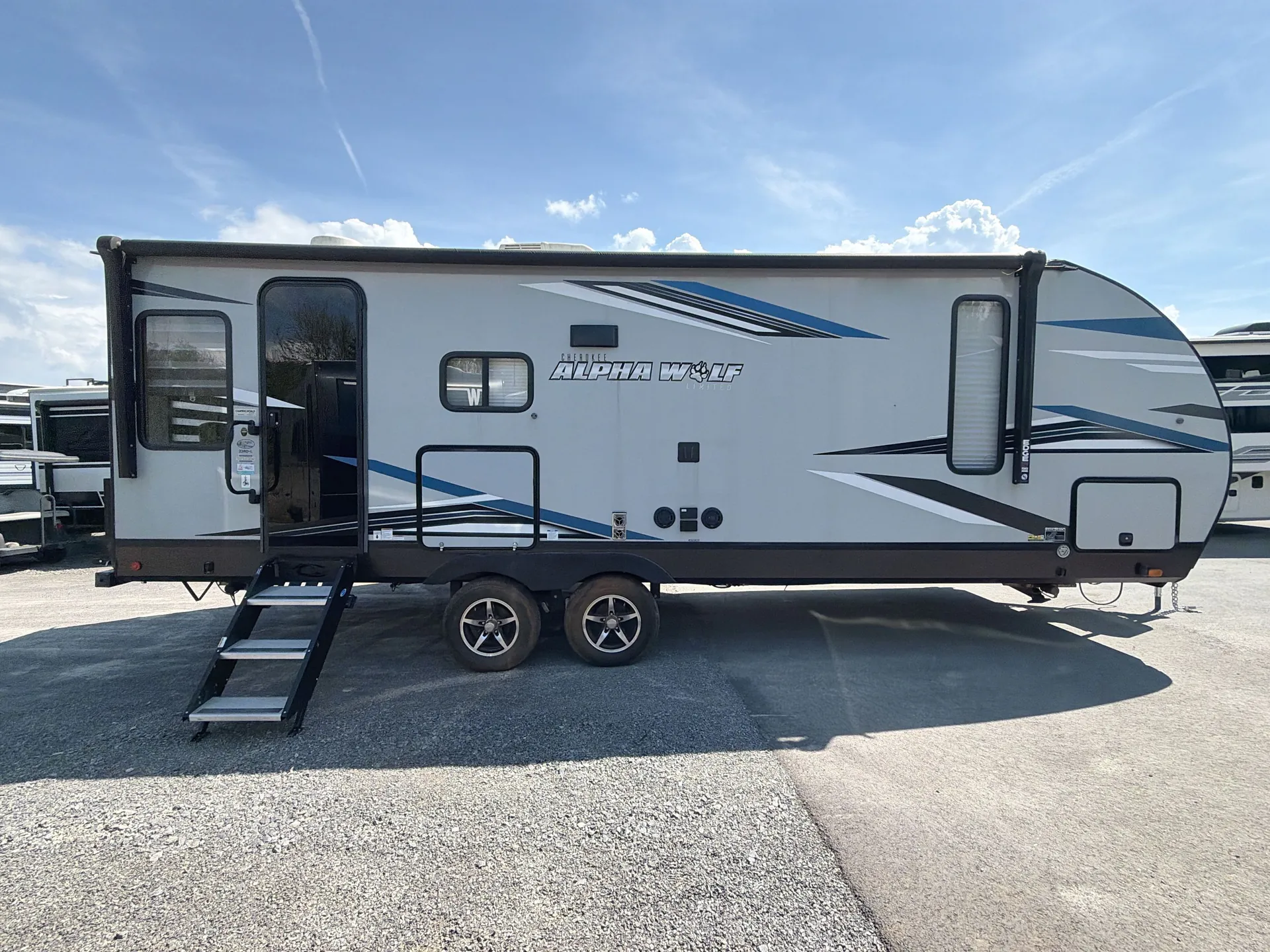 2021 Forest River Cherokee Alpha Wolf 23RD-L — campside