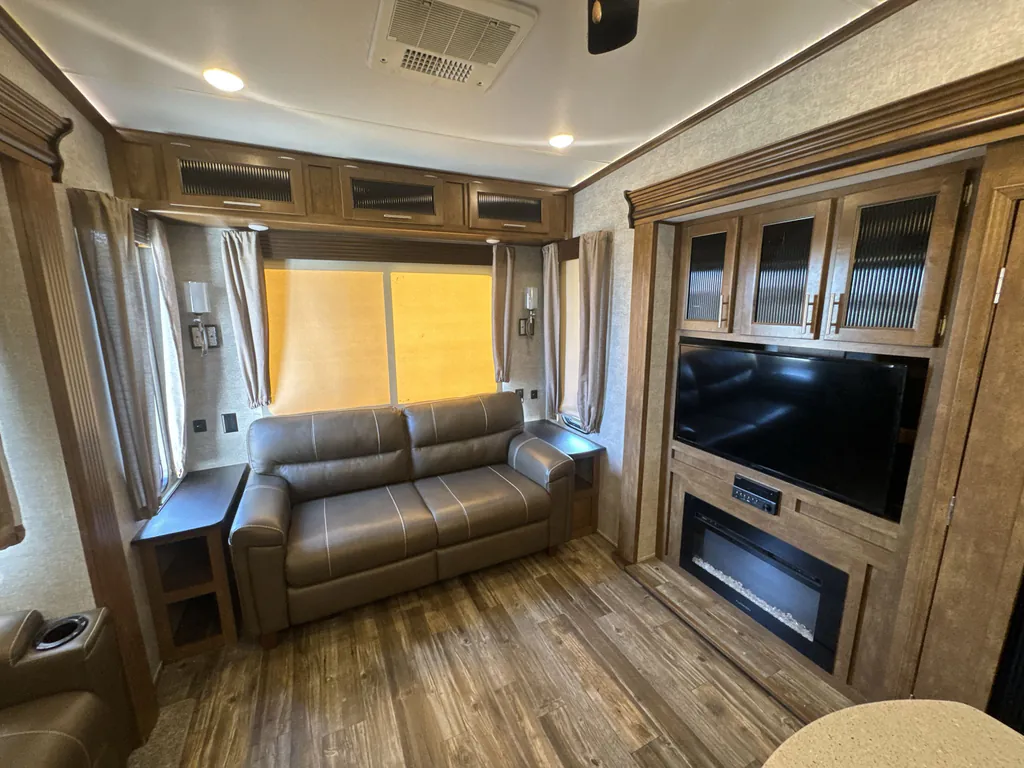 2019 Forest River Sabre 36BHQ, Photos photo 3