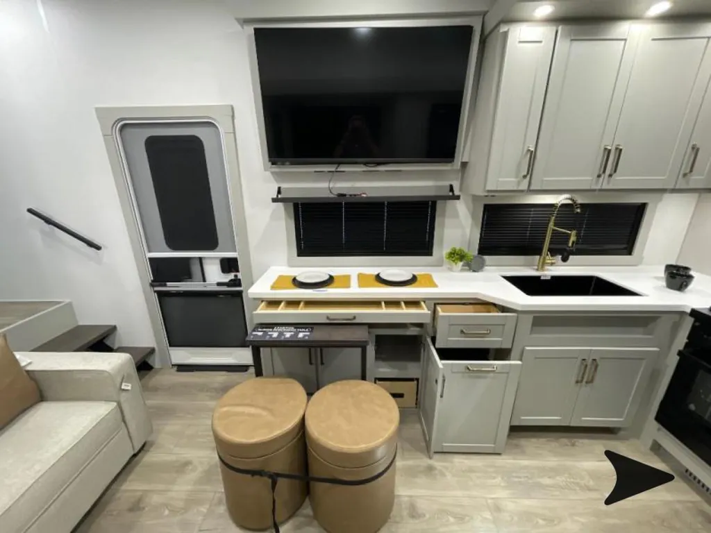 2026 Brinkley Model Z 2810, Photos photo 13