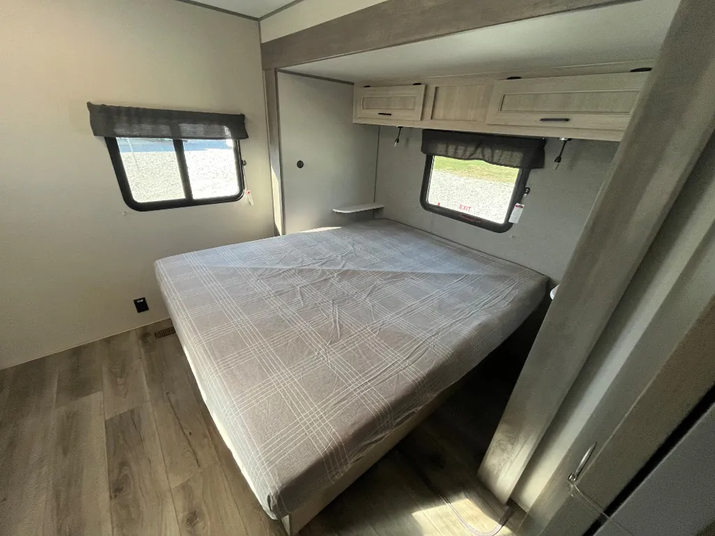 2026 Coachmen Catalina Legacy Edition 343BHTS (2 Queen Beds), Photos photo 36