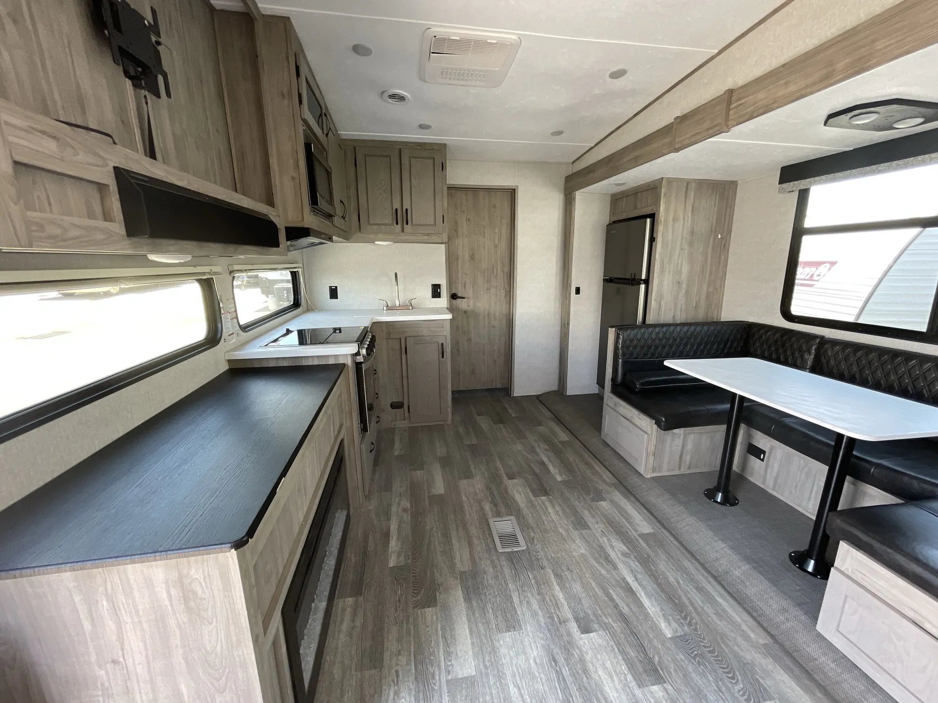 2024 Coachmen Chaparral Lite 274BH — cabinet