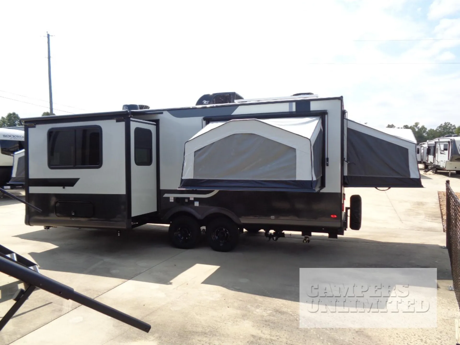 2027 Forest River Rockwood Roo 233S - Photo 4