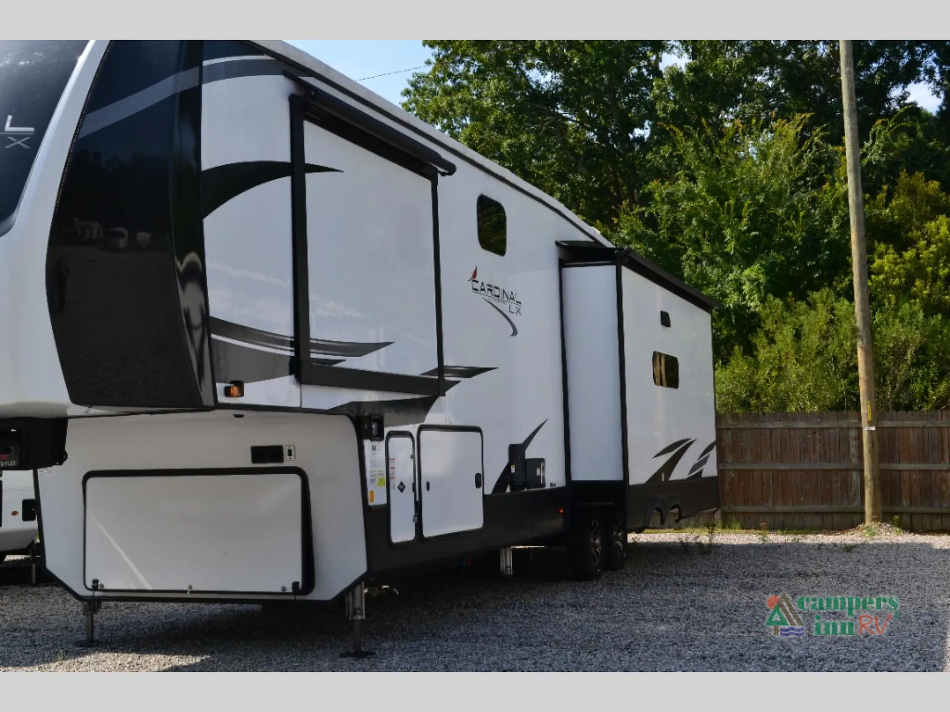 2022 Forest River Cardinal Luxury 360RLX - Photo 4
