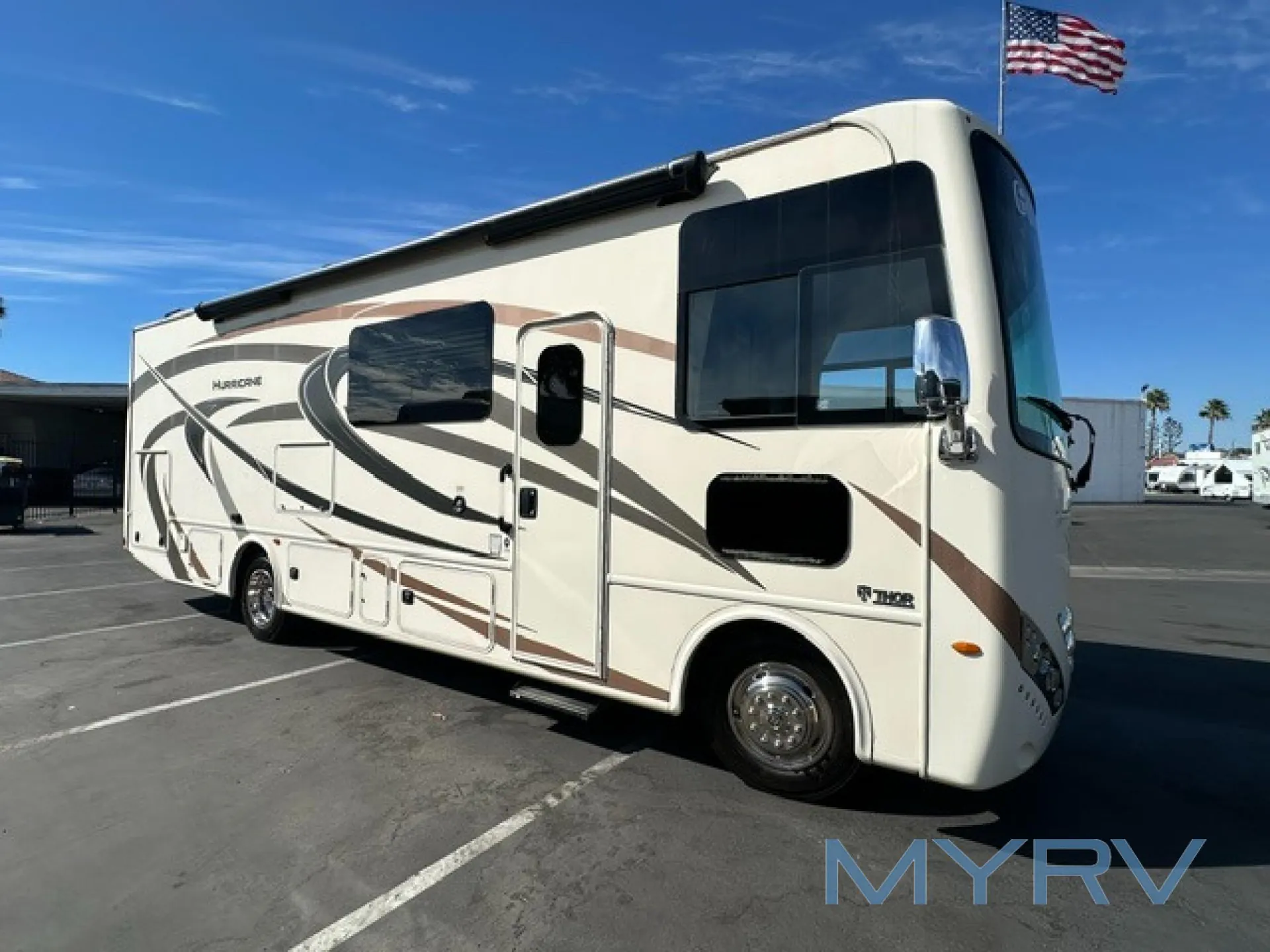 2019 Thor Motor Coach Hurricane 29M - Photo 3
