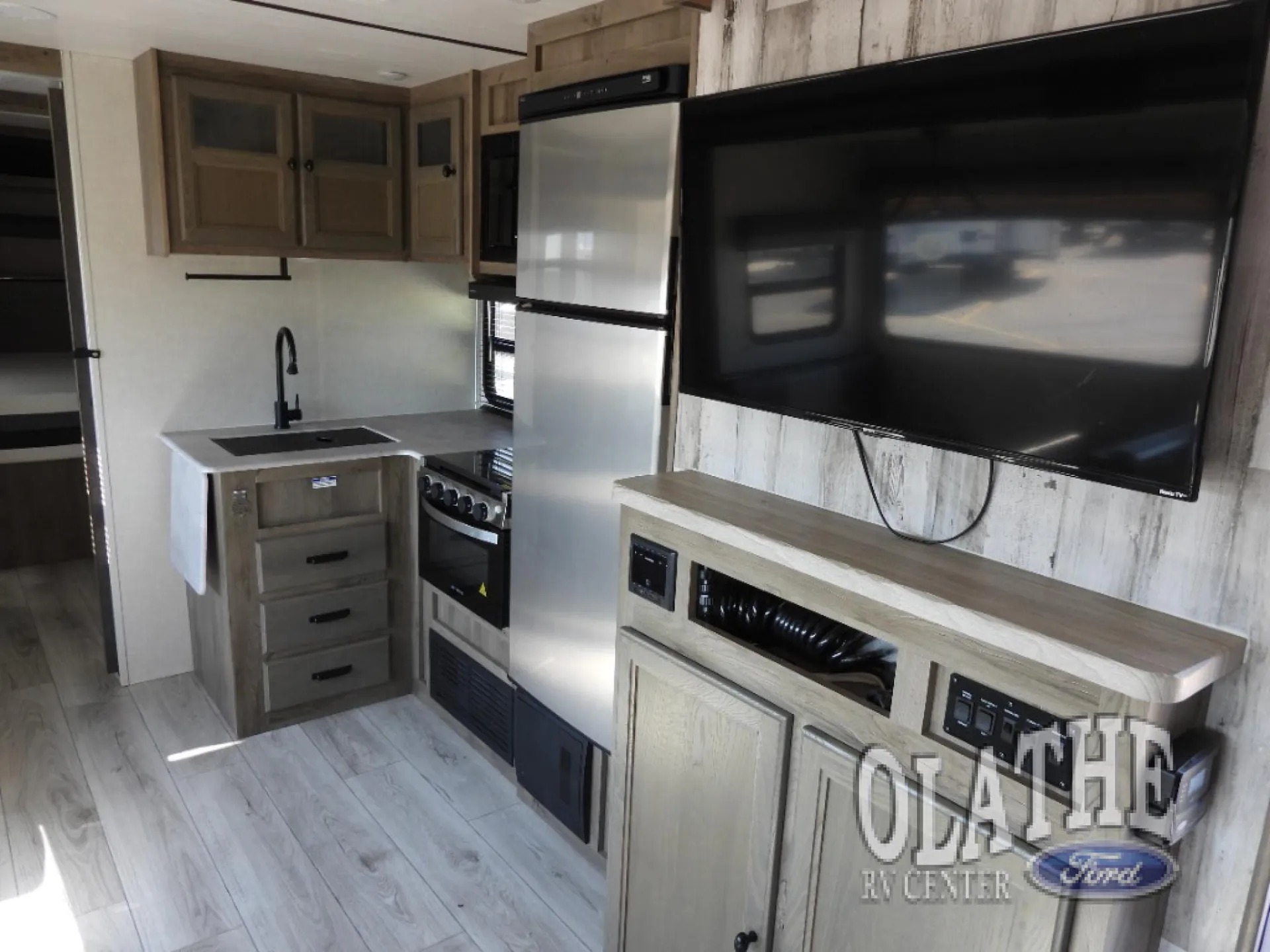 2022 Forest River Surveyor Legend 296QBLE - Photo 3