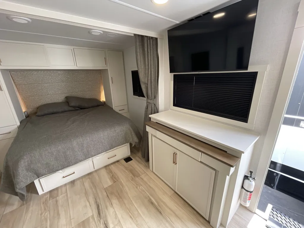2026 Brinkley Model Ix 23X, Photos photo 6