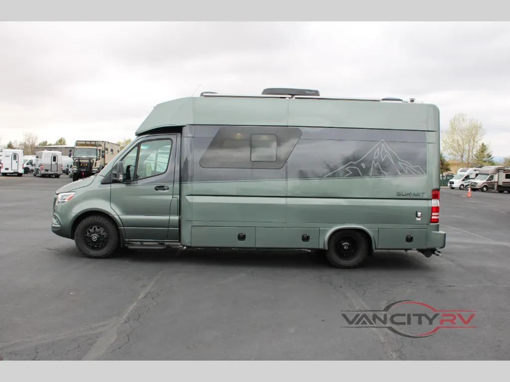 2025 Chinook RV Summit SS, Photos photo 3