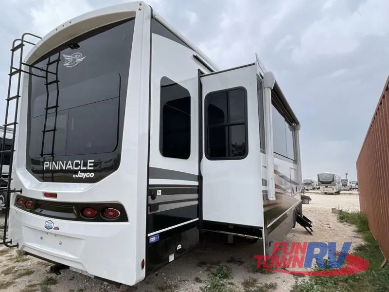 2026 Jayco Pinnacle 38SSWS - Photo 3