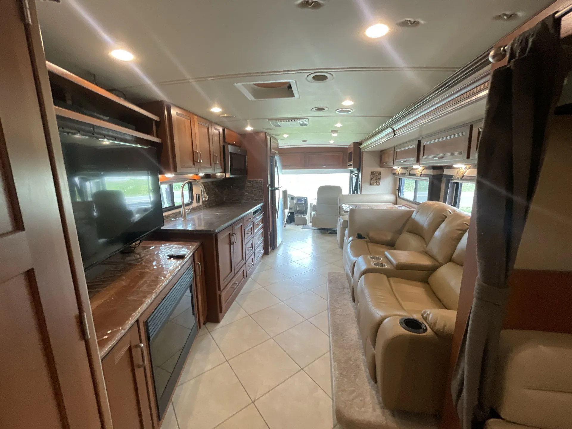 2016 Winnebago Solei 38R — living area main