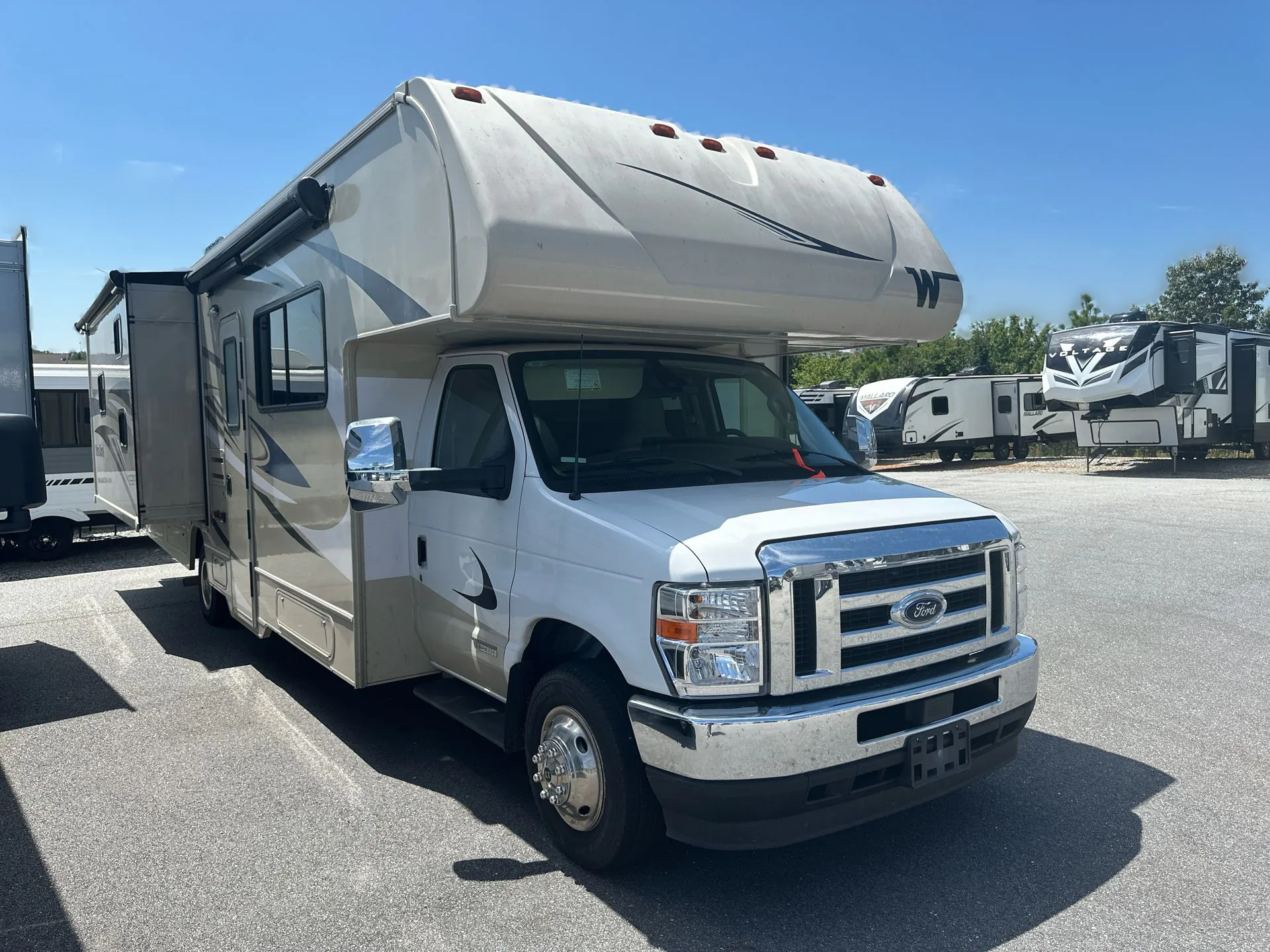 2024 Winnebago Minnie Winnie 31H - Photo 2