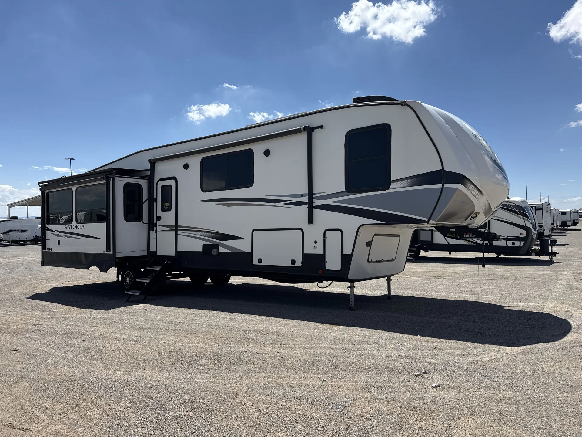 2023 Dutchmen Astoria 3553MBP - Photo 2