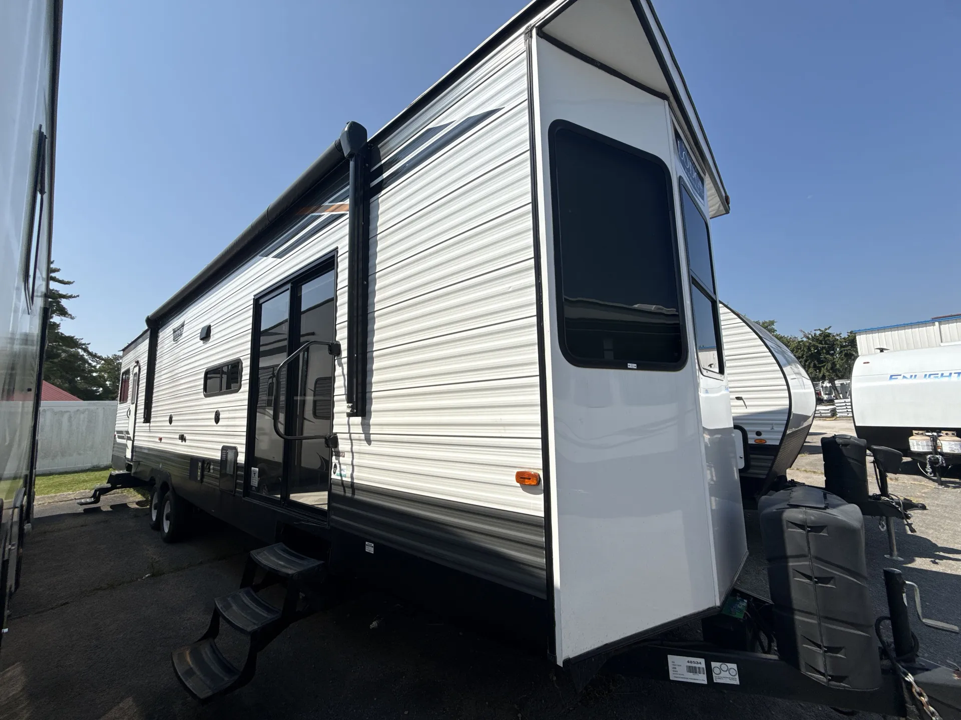 2022 Forest River Wildwood Lodge 40FDEN — campside