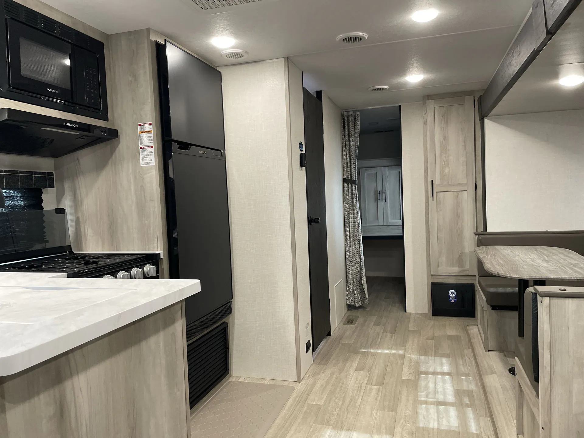 2024 K-Z Rv Sportsmen Se 301BHKSE — cabinet