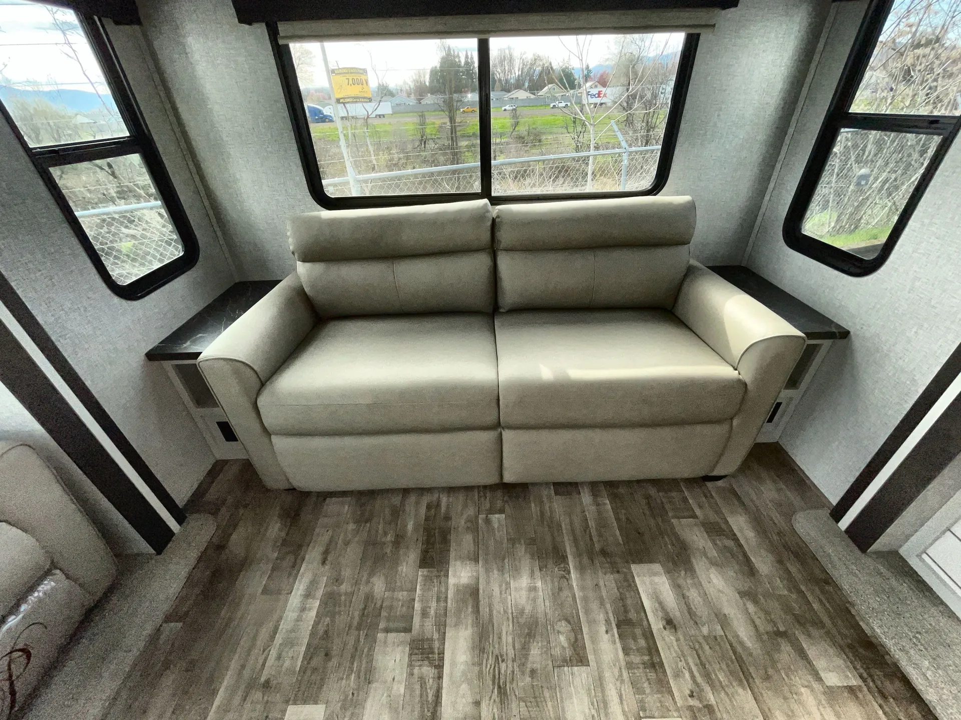 2025 CrossRoads Hampton 375DBL — living area main