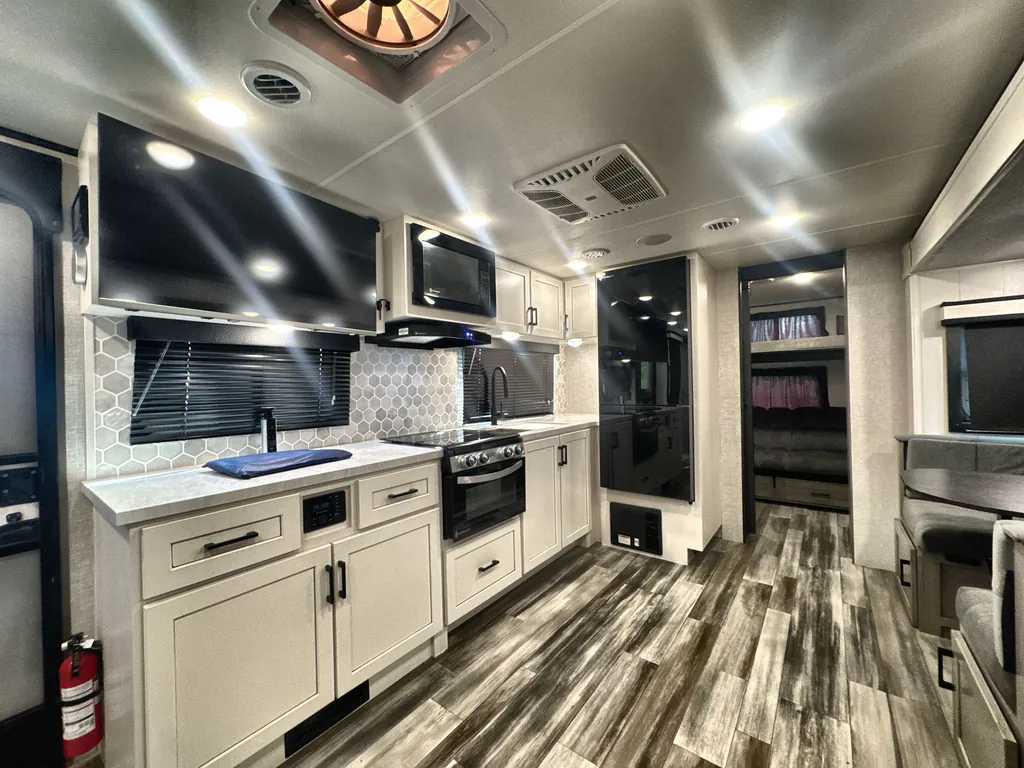 2025 Jayco Jay Feather 29QBH, Photos photo 3