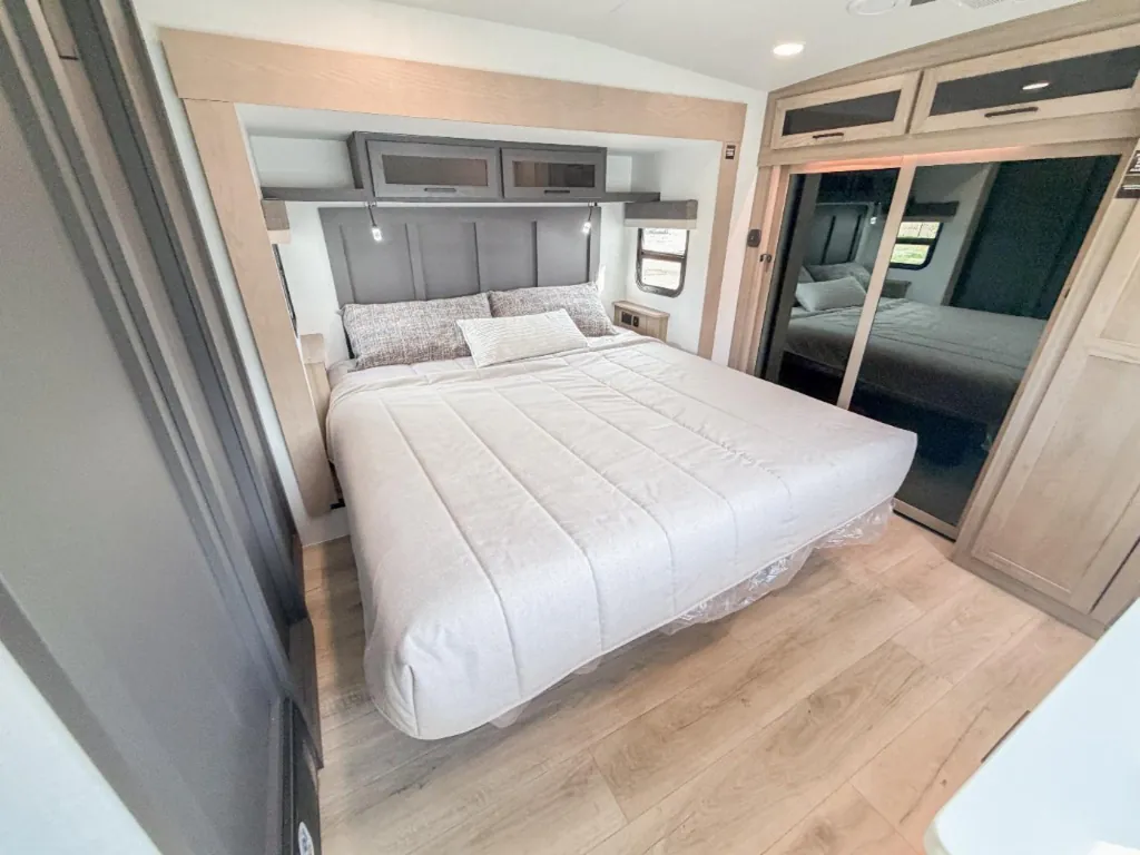 2026 Forest River Rockwood Signature R372RL, Photos photo 4