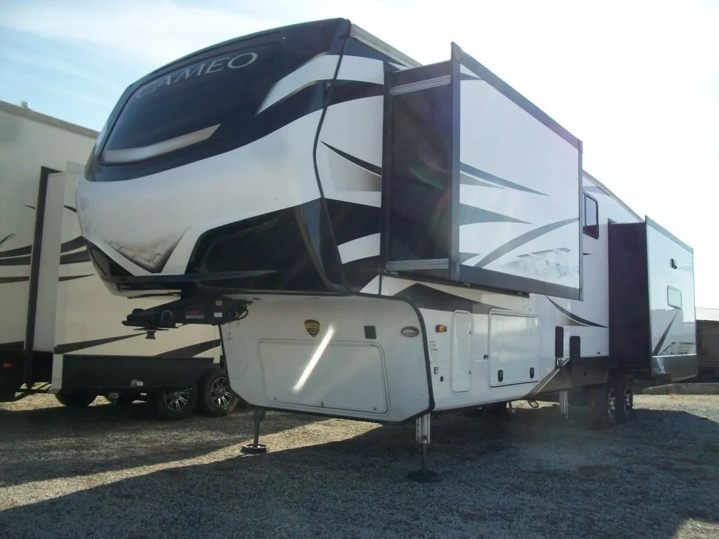 2023 CrossRoads Cameo CE3701RL - Photo 2