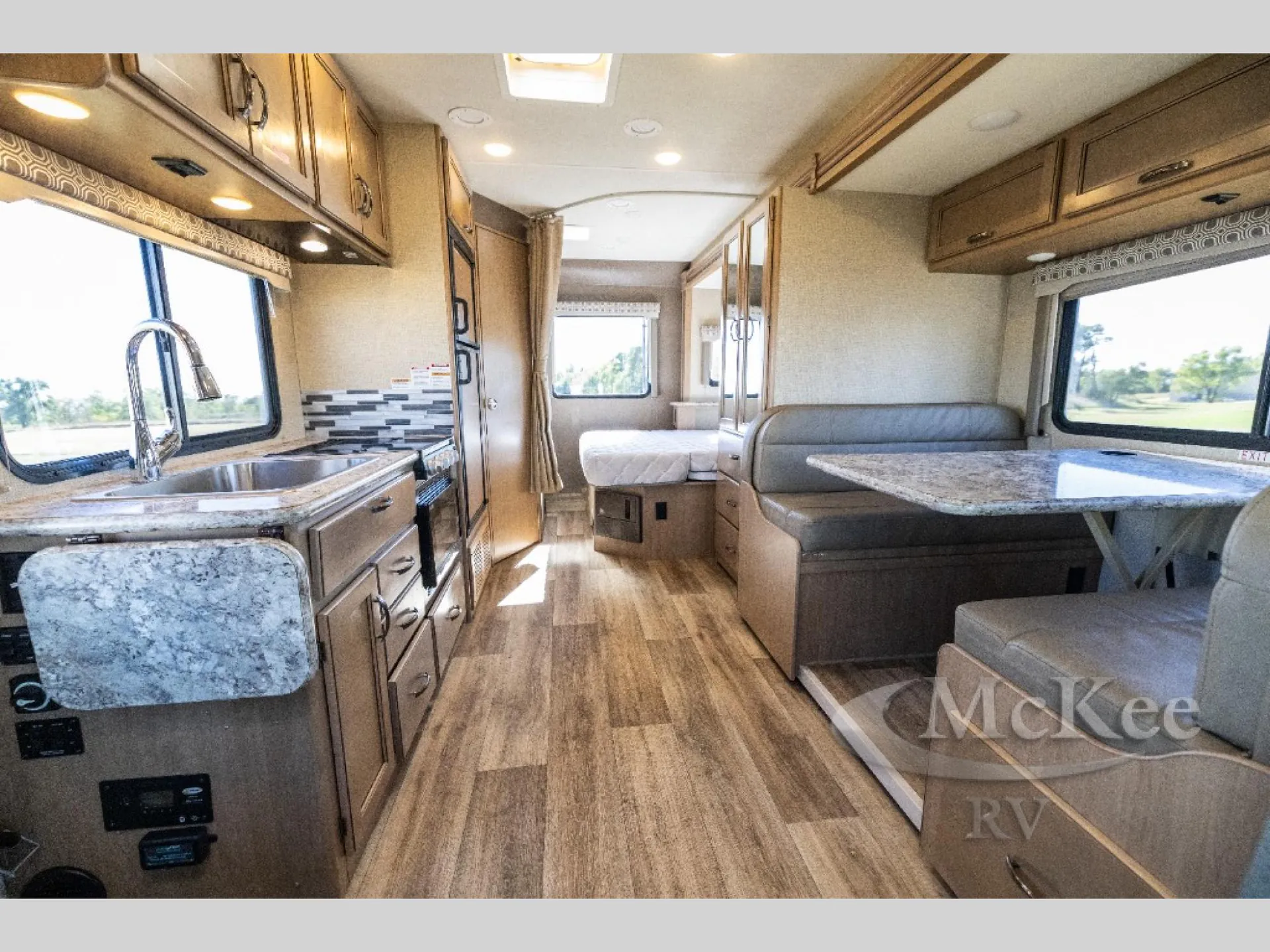 2019 Thor Motor Coach Fourwinds 24BL - Photo 3