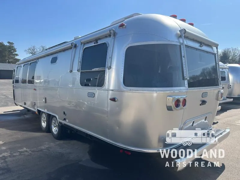 2026 Airstream Classic 30RB - Photo 4