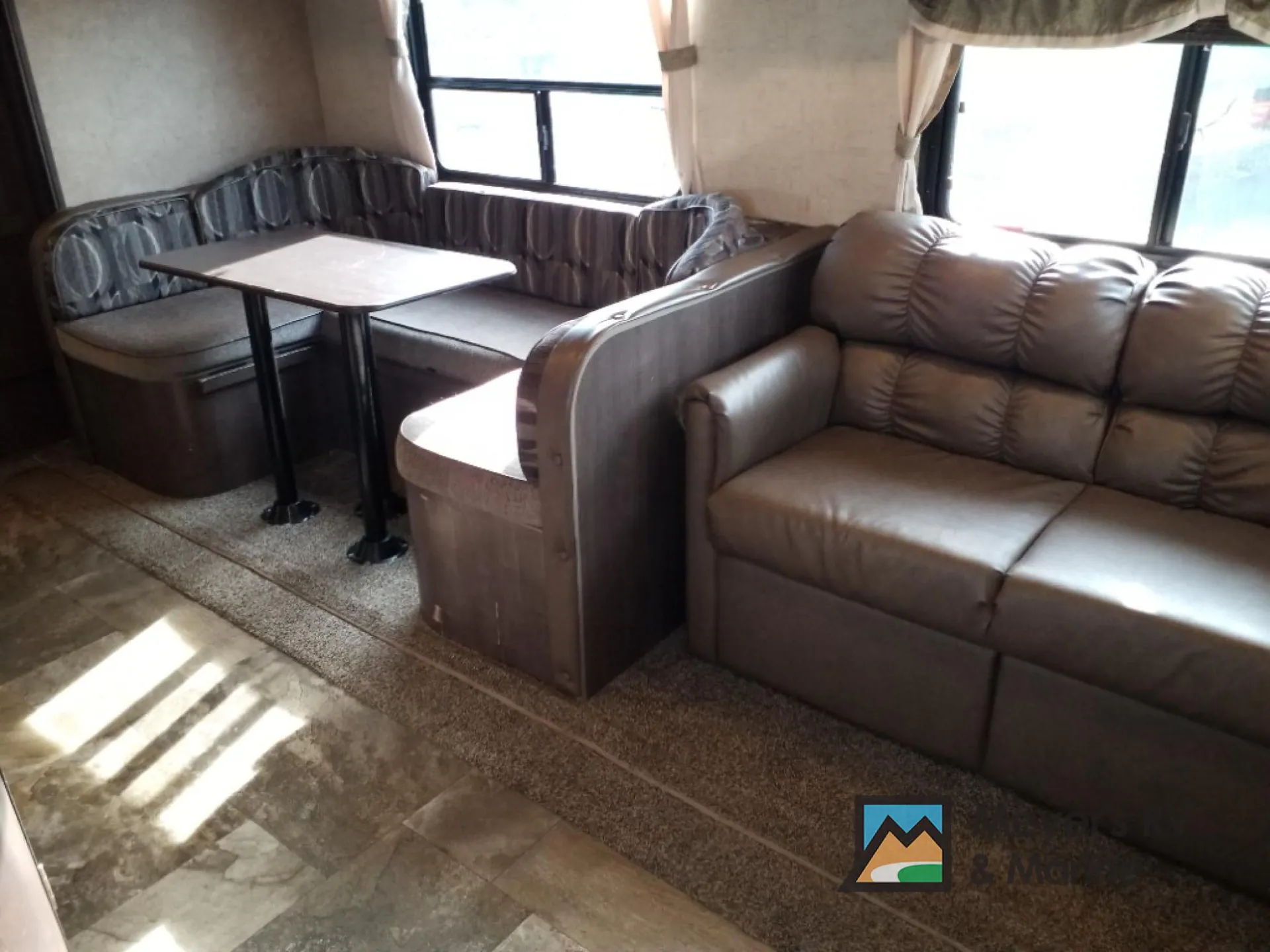 2015 Forest River Surveyor 32RLTS — Photo 7