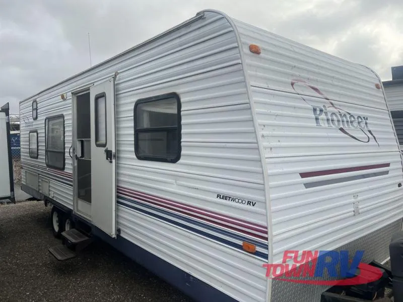 2004 Fleetwood RV Pioneer 24T6 - Photo 2