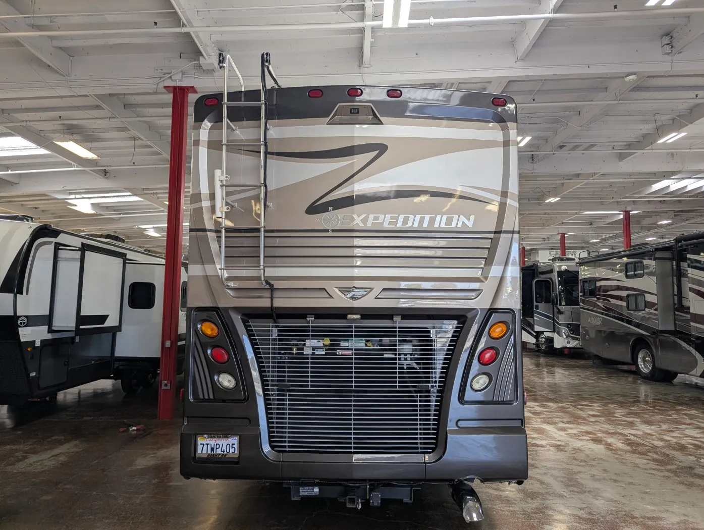 2015 Fleetwood Expedition 40X - Photo 4
