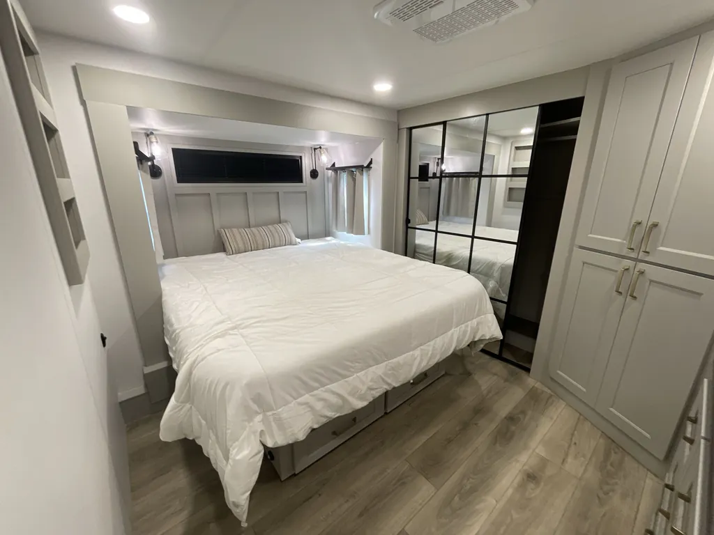 2025 Brinkley Model G 4100, Photos photo 12