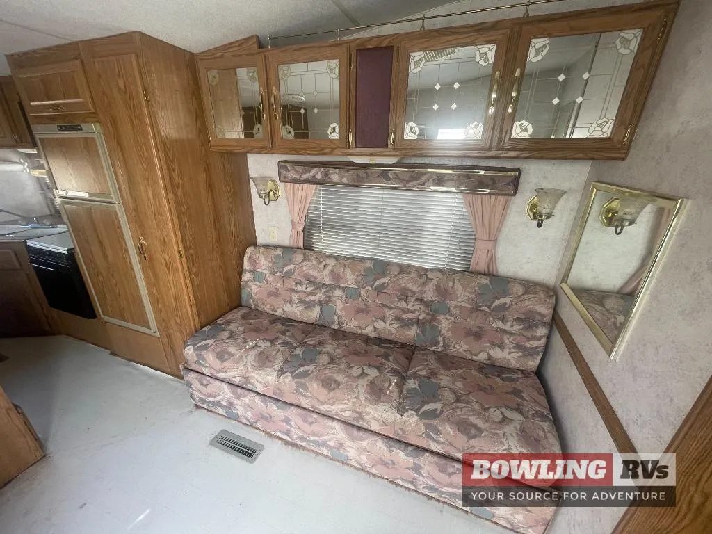 1995 Fleetwood Fleetwood Prowler 28 5D - Photo 4