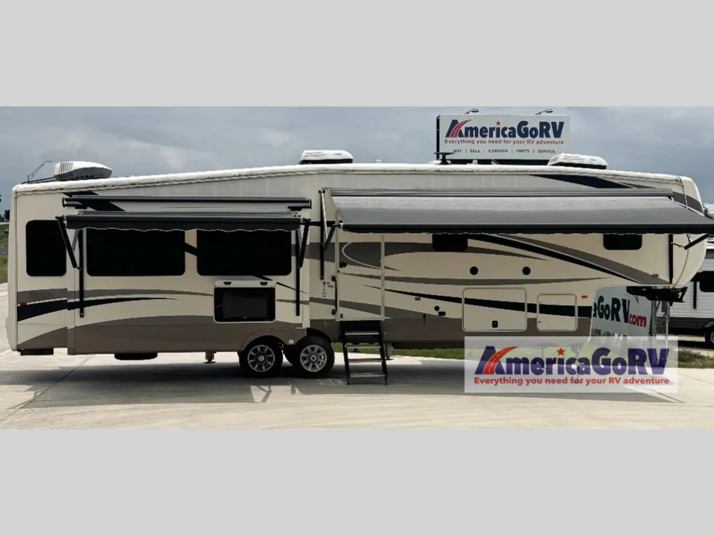 2018 Forest River Cedar Creek Champagne Edition 38EL, Photos photo 4