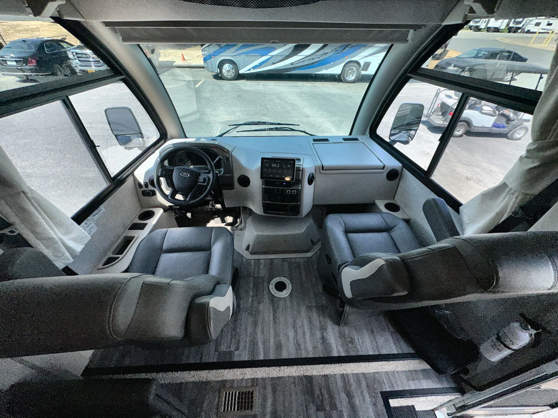 2024 Thor Motor Coach Vegas 24.3 — living area main