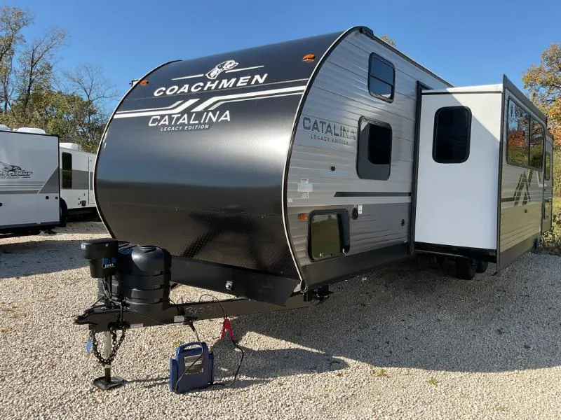 2027 Coachmen Catalina Legacy Edition 333DBDSCK, Photos photo 3