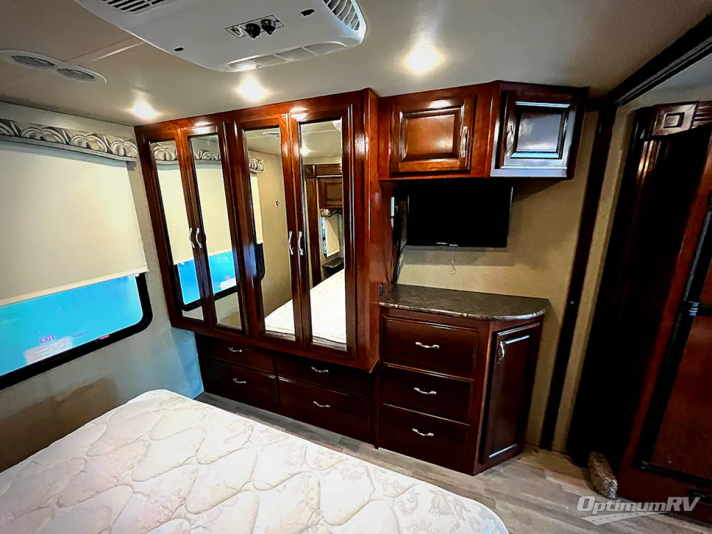 2018 Fleetwood Flair 30P, Photos photo 18