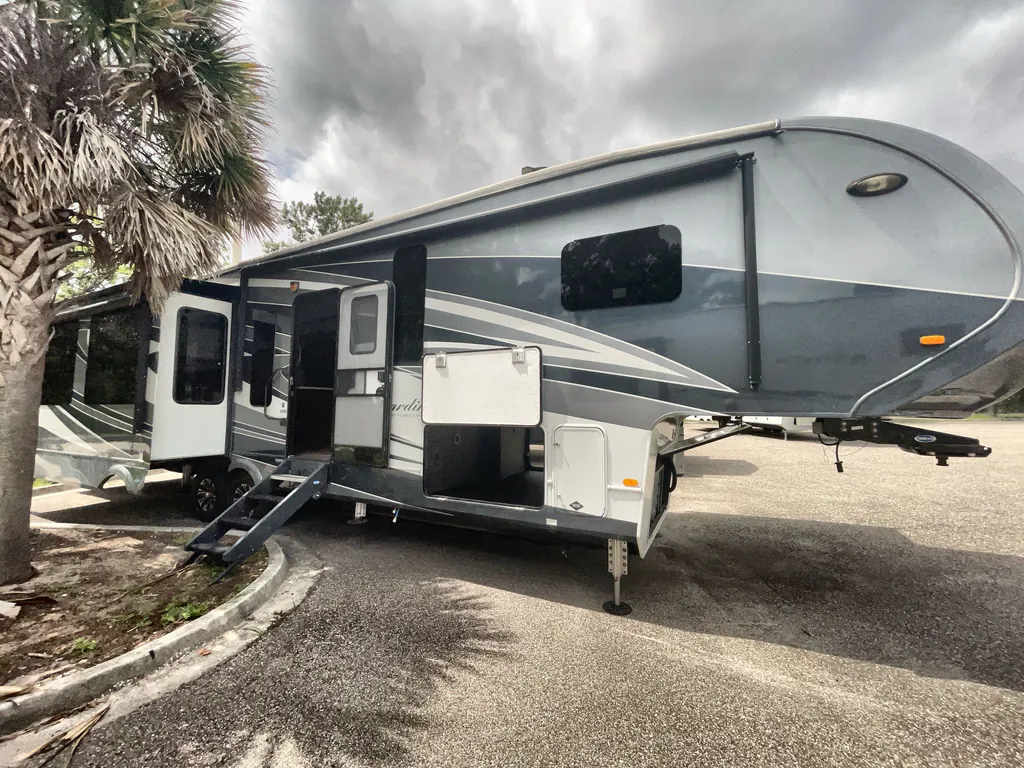 2018 Forest River Cardinal Estate 3456RL, Photos photo 5
