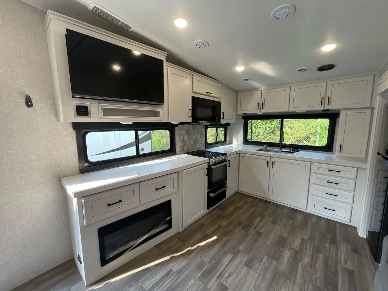 2025 Jayco Eagle HT 27MLC - Photo 3