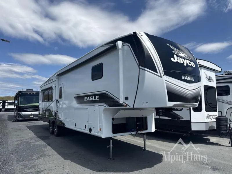 2026 Jayco Eagle 335LSTS - Photo 2