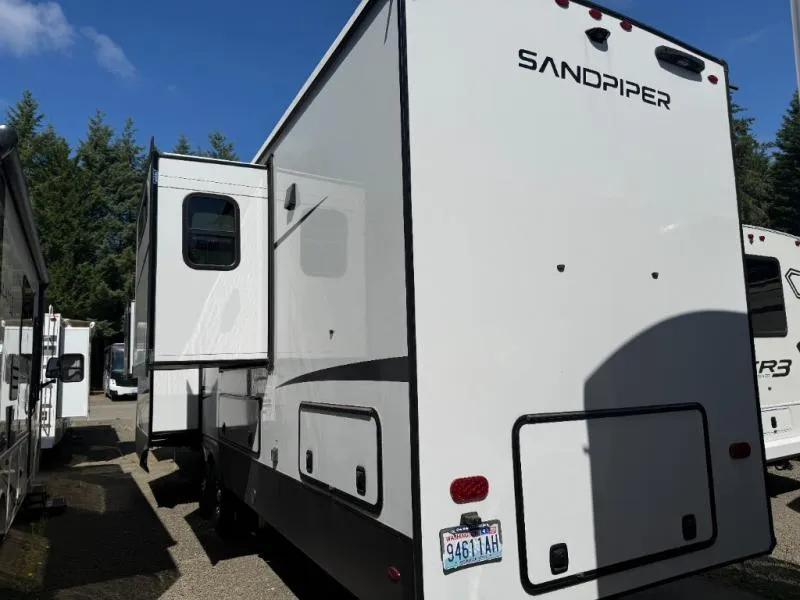 2024 Forest River Sandpiper Luxury 391FLRB - Photo 4