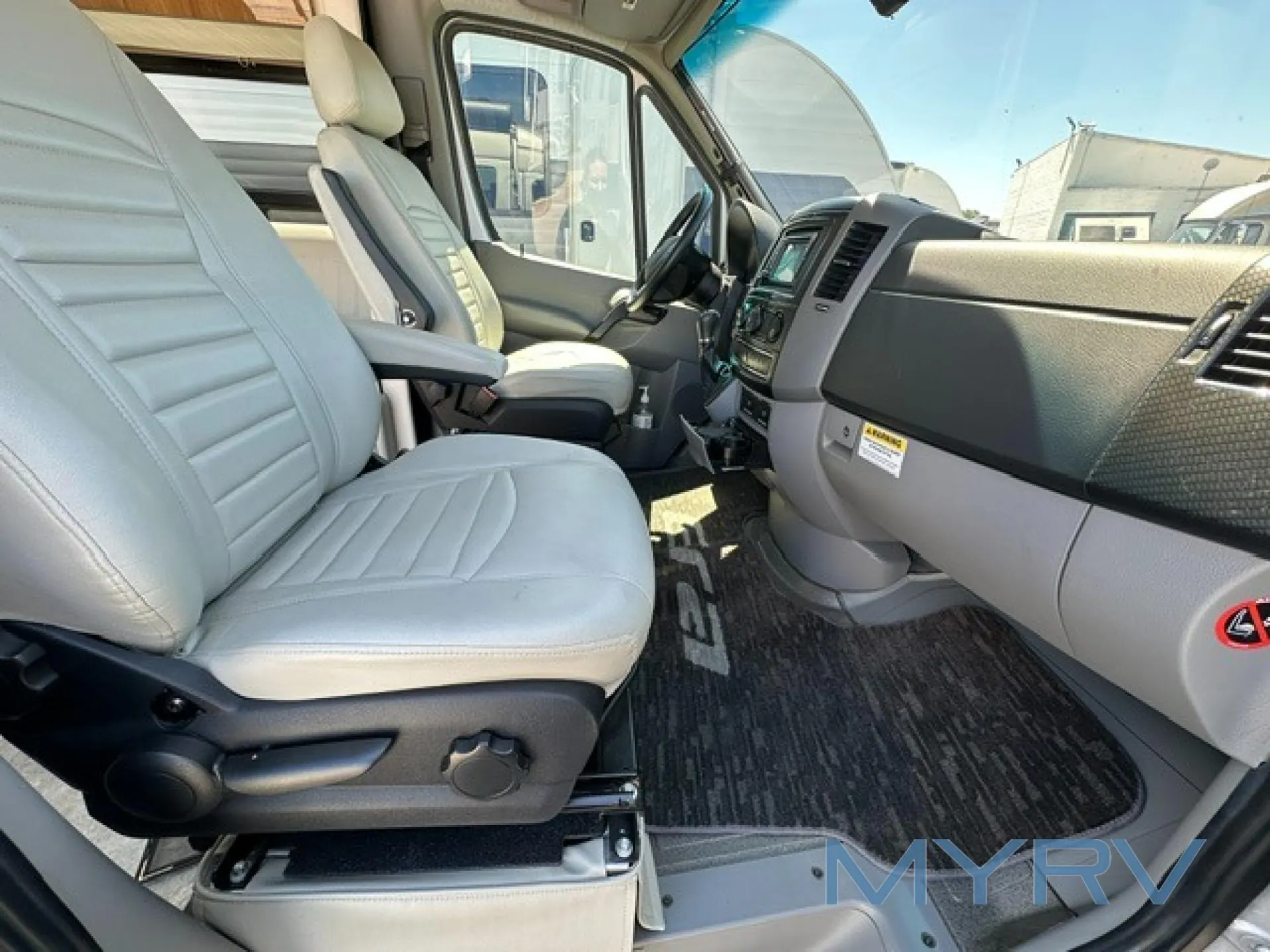 2016 Winnebago Era 70C - Photo 4