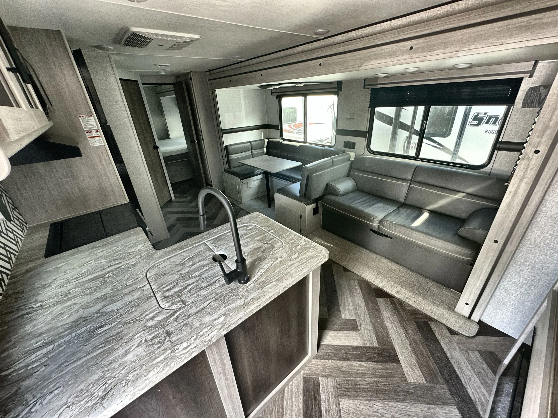 2024 CrossRoads Zinger ZR320FB - Photo 3