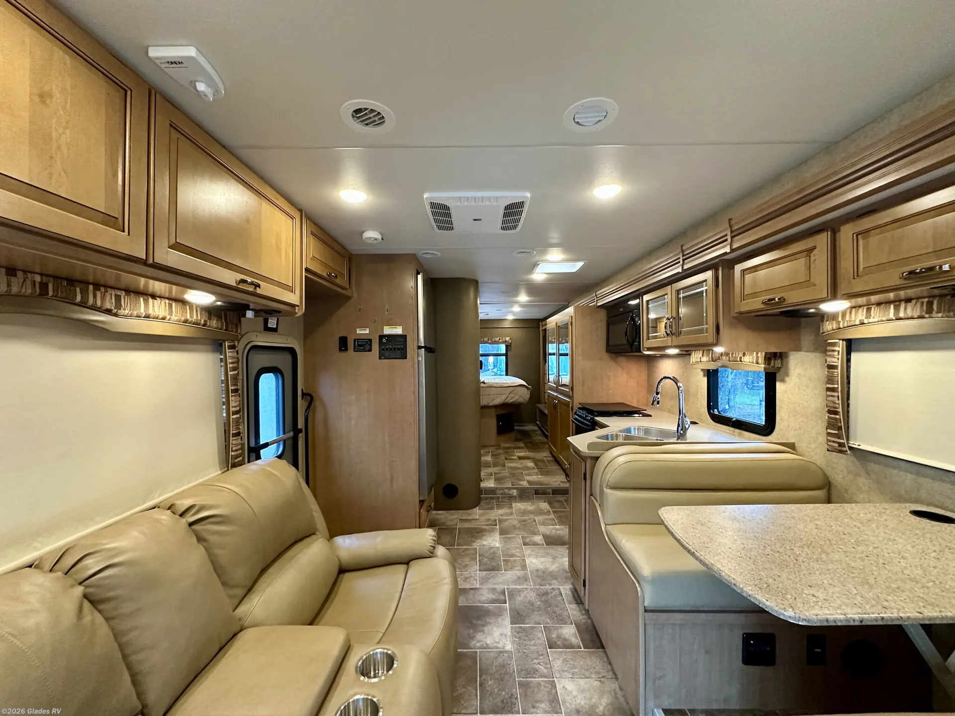 2016 Thor Motor Coach Chateau 31W - Photo 3