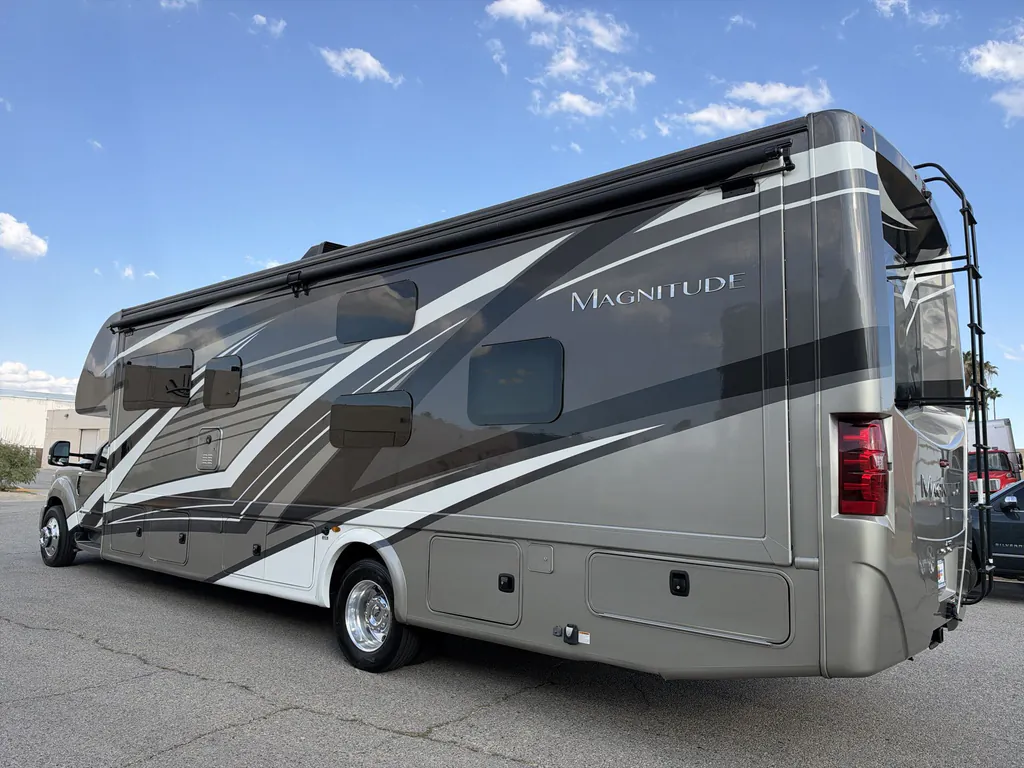 2023 Thor Motor Coach Magnitude RS36, Photos photo 5